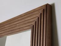 Detail of the frame with applied solid wood slats: you can clearly see the workmanship on the 45° joined corners