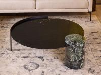 Piece round glass and marble coffee table, a sofa-front complement where metal, glass and stone interact with taste and harmony