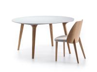 Round dining table Leander with solid wood legs in natural oak