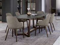 Tavolo con base in legno Pearl con piano in gres effetto pietra