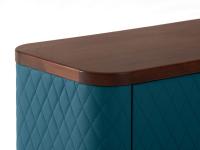 Detail of the wooden top and quilted lining of the sideboard Tiffany 