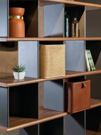 Details of the Kaspar cube-shaped dividing bookcase, customisable with leather and straw baskets