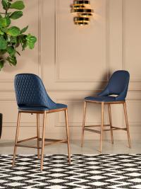 The Malva upholstered stool with curved backrest can be selected with diamond stitching on the back