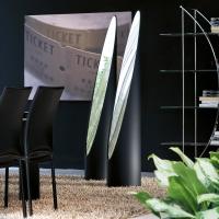 Kolonaky column mirror covered in leather in several finishes. Also available in eco-leather.