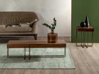 A living room with the Cruz coffee table and the Cruz end table