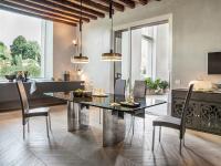 Manhattan table with steel legs and shaped rectangular top