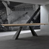 Extending Desire table with natural stained oak wood top and charcoal lacquered metal frame