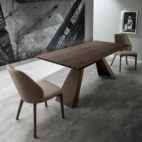 Extending Desire table with wooden top in thermo-baked walnut stained oak and Corten painted metal frame