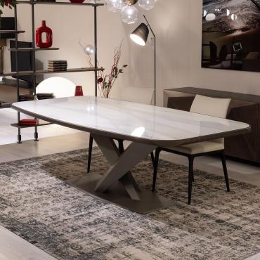 Tisch mit gekreuztem Metallgestell Stratos Outlet von Cattelan