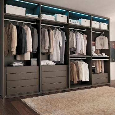 Player begehbarer Kleiderschrank
