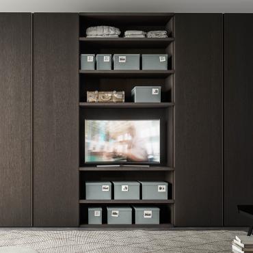 Kleiderschrank mit Bücherregal für aufklappbare Kompositionen Player in der Ausführung mit TV-Fach, komplett mit rechteckiger Aluminium-Durchführung