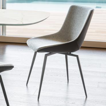Poltroncina imbottita in pelle con gambe sottili Artika di Bonaldo