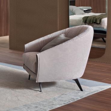 Poltrona a pozzetto di design Saddle di Bonaldo