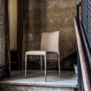 Deli schlichter Stuhl aus Kunstleder, Kernleder oder Leder von Bonaldo