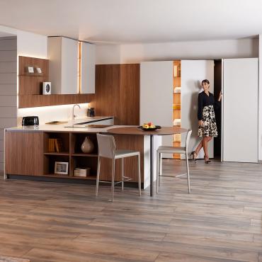 Moderne zweifarbige Küche in Taubengrau und Holz Plan 01