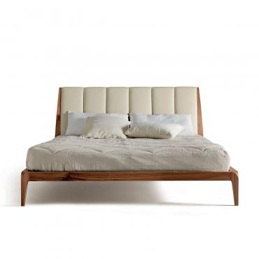 Bett aus Holz mit gepolstertem Kopfteil Version mit gebogenem Kopfteil Michiko