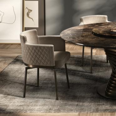 Eleganter Stuhl Evora mit drehbarem Sitz um 360° und 4 geraden Beinen in Metall