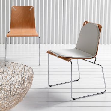 JennyB Design Stuhl aus Metall und Buchenholz, von Paolo Chiantini erdacht