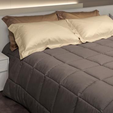 Bonnenuit Steppdecke aus Perkal in der Farbe Strick und Kissenbezüge aus Satin in Beige-Nuancen