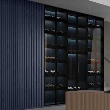 Schranksäule für Lounge-Wohnwand mit Türen in Plissé-Optik lackiert und Glas