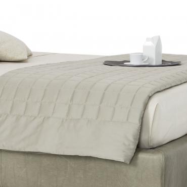 Gesteppte Bettdecke für die Übergangszeit mit 5 x 5 cm Karos