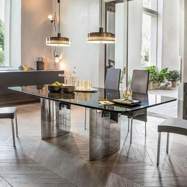 Manhattan fixer Tisch mit Stahlbeinen. Tischplatte aus poliertem Marquinia Marmor