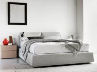 Gepolstertes Bett mit zwei Kopfteilkissen Bayport bezogen in grauem Stoff