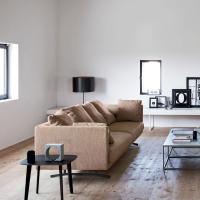 Breites Sortiment an Polstermöbeln aus Stoff, Kunstleder und Leder für das Sofa 