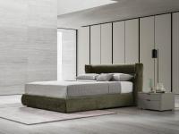Design-Bett Destin mit umlaufendem Kopfteil, ideal auch für den Einsatz in der Mitte des Raumes