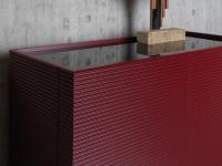Detail der modernen, rot lackierten Sideboard Fado
