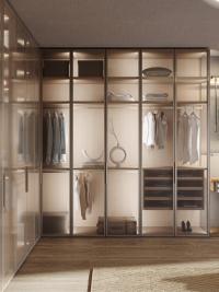 Artemis Lounge Garderobe mit Glastüren, die mit hängenden oder stehenden Schubladen, Einlegeböden, Kleiderbügeln und Schuhregalen ausgestattet werden kann
