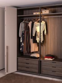 Neptune Lounge kann, wie alle Kleiderschränke der Kollektion, mit zusätzlichen Einlegeböden, Schubladenelementen und vielen anderen Accessoires ausgestattet werden.