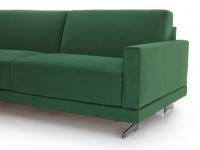 Detail der schmalen 12 cm Armlehne für ein funktionelles und kompaktes Sofa