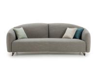 Gilmour Sofa aus Stoff mit Metallfüßen