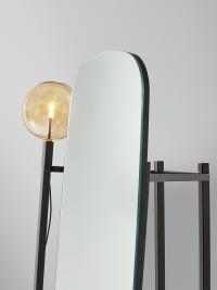 Lampe mit geblasenem Glasschirm