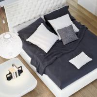 Kissen mit Daunenfüllung und Stoffbezug fürs Bett