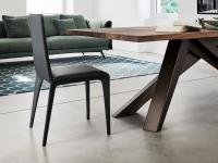 Filly eleganter und moderner Stuhl kombiniert mit einem Big Table von Bonaldo