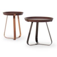 Runde Tische Frinfri von Bonaldo mit Tablett in Holz und Struktur in Metall 