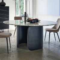 Tisch runde Version Mellow von Bonaldo mit Tischplatte in Marmorstein Calacatta glänzend und Basis Polyurethan blei gebürstet 