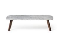 Tisch und Beistelltisch Adelchi mit Beinen in Holz und Platte  und weißer Carrara-Marmorplatte