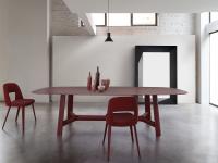 Tisch für das Wohnzimmer Conrad mit Platte in Holz offenporig lackiert und Basistruktur passend matt lackiert 