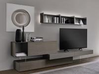 TV-Möbel California mit gleichnamigen, seitlich angebrachten Ablagen. Die Zugehörigkeit zur gleichen Kollektion ermöglicht die Abstimmung von Oberflächen und Farben