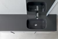 Draufsicht auf die Platte mit integrierter Corianharz-Waschbecken