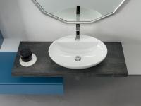 Atlantic-Platten mit einer Länge von mehr als 120 cm ermöglichen es, das Waschbecken nicht mittig auf der Arbeitsplatte zu platzieren, wodurch eine praktische Ablage an den Seiten entsteht.