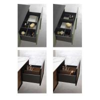 Badmöbel mit außermittigem Waschbecken N100 Atlantic Frame - Details und mögliche Positionierung der Schubladenorganisatoren
