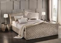 Valentino gepolstertes Bett mit Fußteil von Cantori mit gestepptem Samtbezug