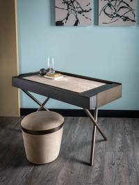 Eleganter Schreibtisch Luis mit Holzschublade und Metallbeinen
