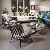 Aurora Sessel von Cantori in einem eleganten und raffinierten Wohnzimmer