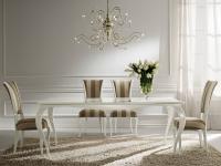 Die gepolsterten Stühle Raffaello von Cantori kombiniert mit dem Tisch aus der gleichen Familie