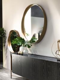 Runder Spiegel mit Stahlrahmen Rodin von Cantori vorgeschlagen in Kombination mit einem Sideboard
